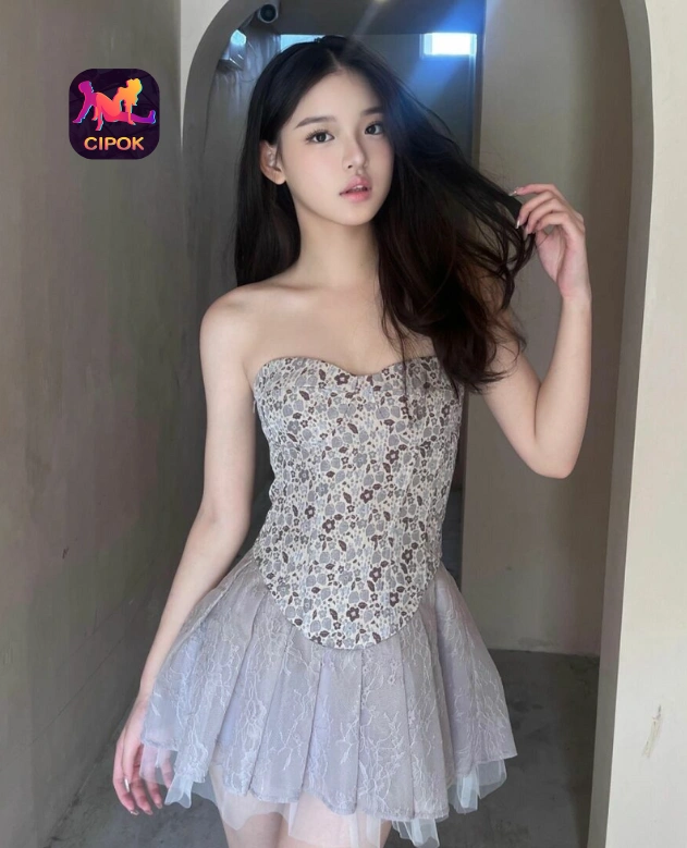 Prima Lestari Menikmati Cipok Live Streaming