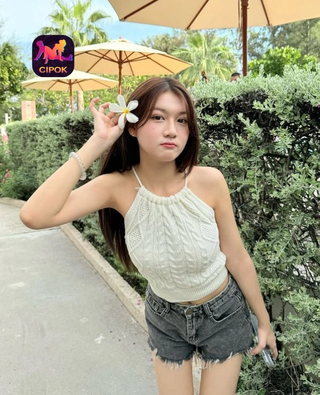 Qonita Kusumawati Menikmati Cipok Live