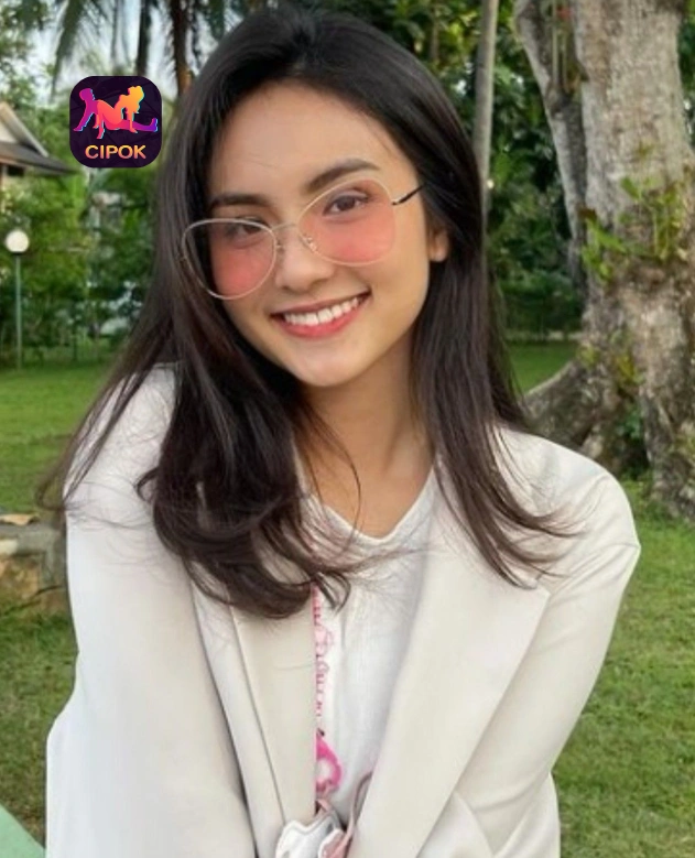 Vira Amalia Nikmati Serunya Cipok Live