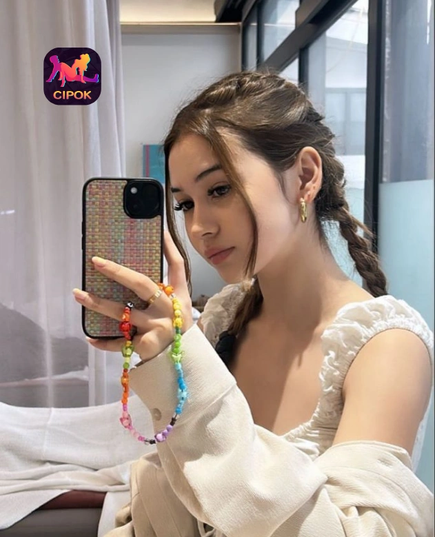 Vira Amalia Nikmati Serunya Cipok Live